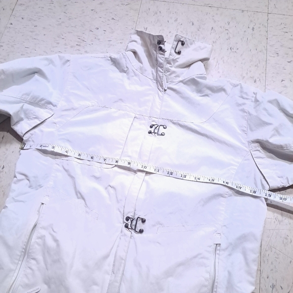 Columbia | Women's White windbreaker Jacket - Picture 9 of 9